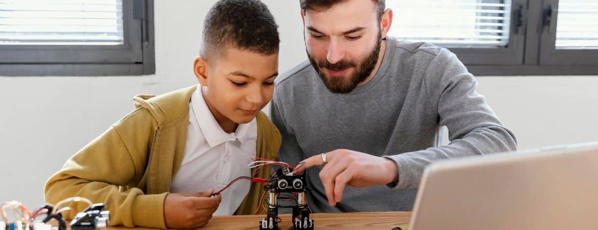 Robotik kodlama oyuncakları, çocukların hem problem çözme becerilerini hem de teknik düşünme yeteneklerini geliştiren etkili bir yoldur.